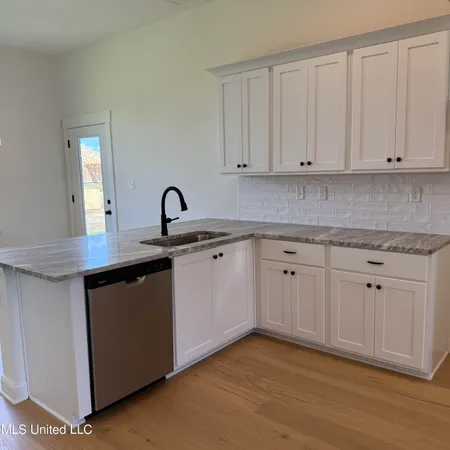 $360,900 | 436 Sunflower Street, Nesbit, MS 38651