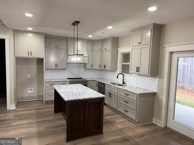 $499,900 | 33 Wolf Crk Cove, LaGrange, GA 30240