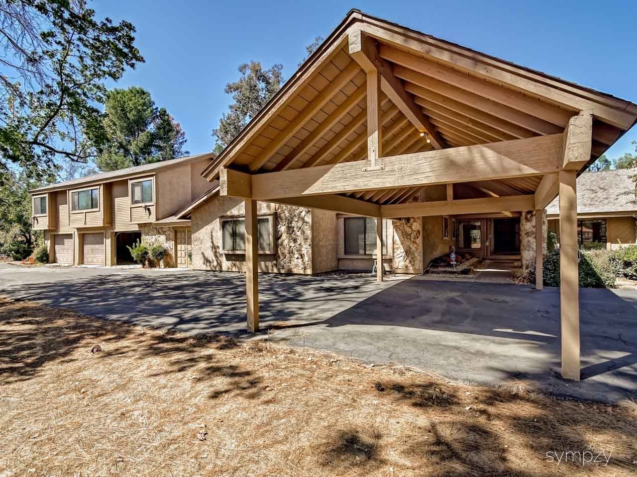 28114 Queensbridge Road Valley Center, CA 92082 - Photo 2 of 25 Gallery Image 2
