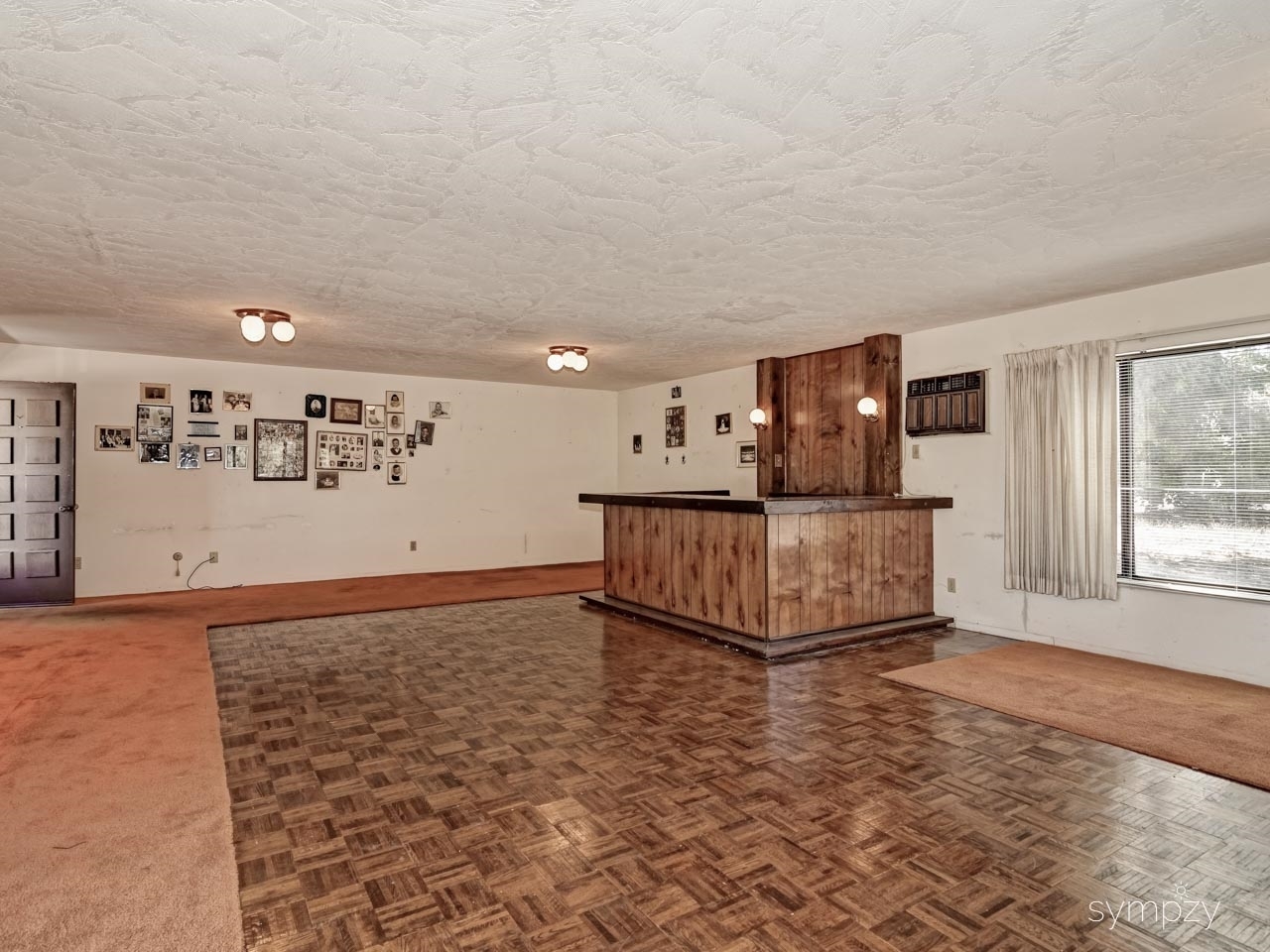 28114 Queensbridge Road Valley Center, CA 92082 - Photo 11 of 25 Meeting Room/Dance Floor, Bar - Large 34x21