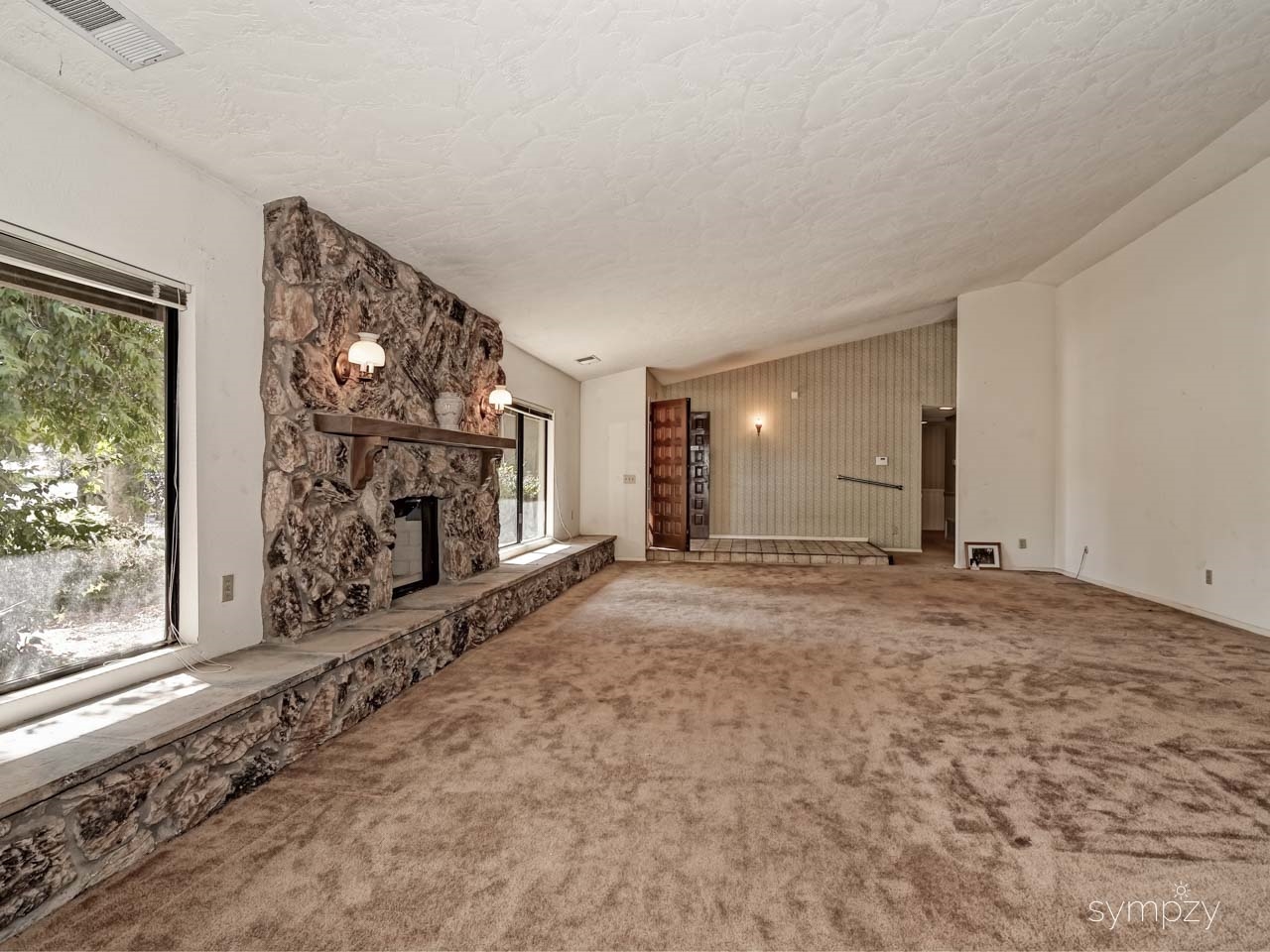 28114 Queensbridge Road Valley Center, CA 92082 - Photo 6 of 25 Gallery Image 6