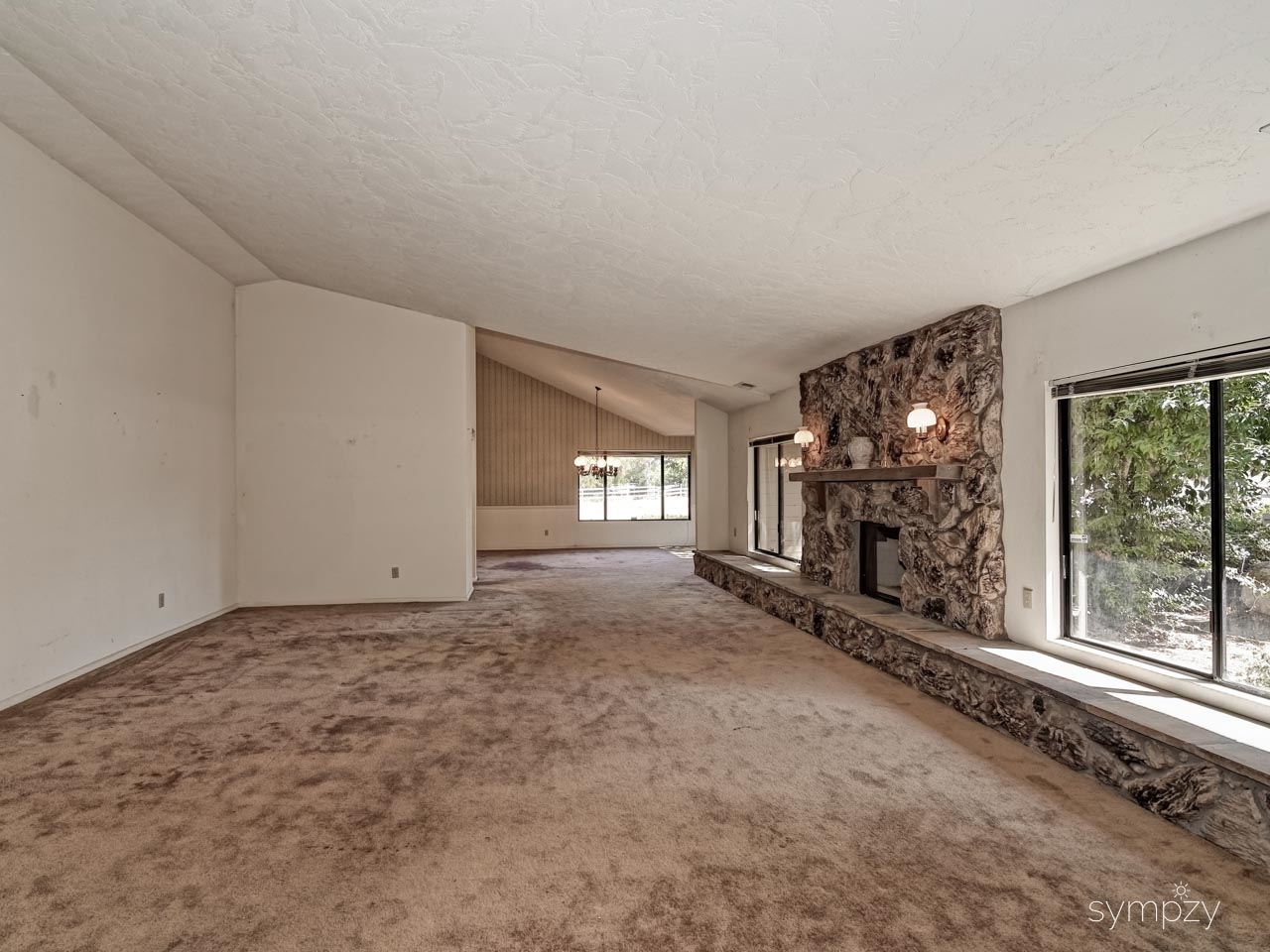 28114 Queensbridge Road Valley Center, CA 92082 - Photo 7 of 25 Gallery Image 7