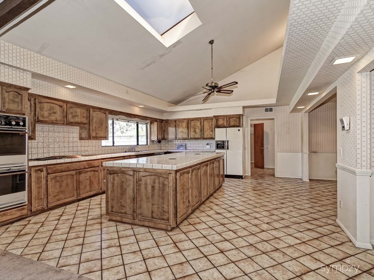28114 Queensbridge Road Valley Center, CA 92082 - Photo 8 of 25 8x13 dining to right, inside kitchen