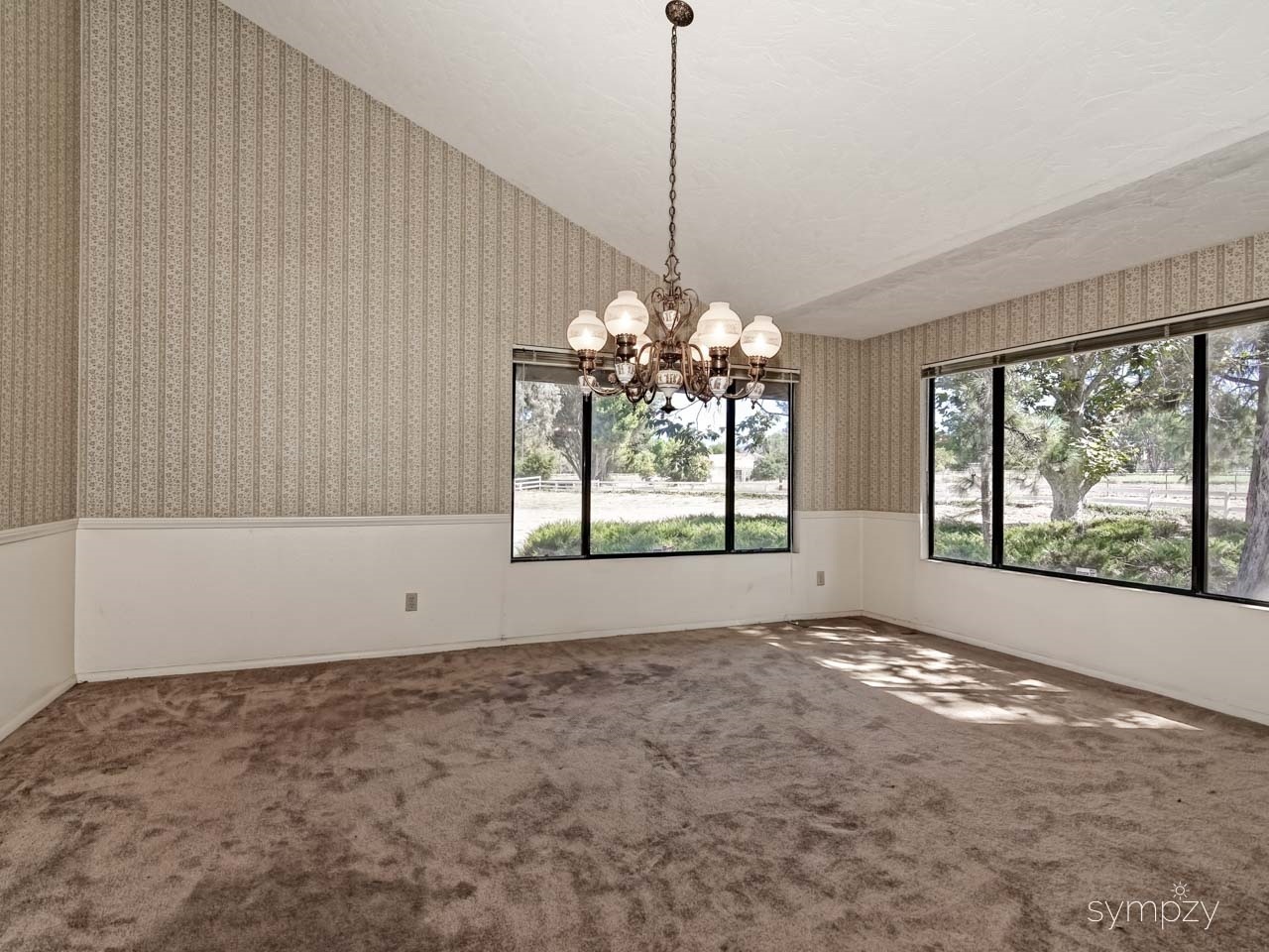 28114 Queensbridge Road Valley Center, CA 92082 - Photo 10 of 25 2nd Dining Area / Largest of the 2