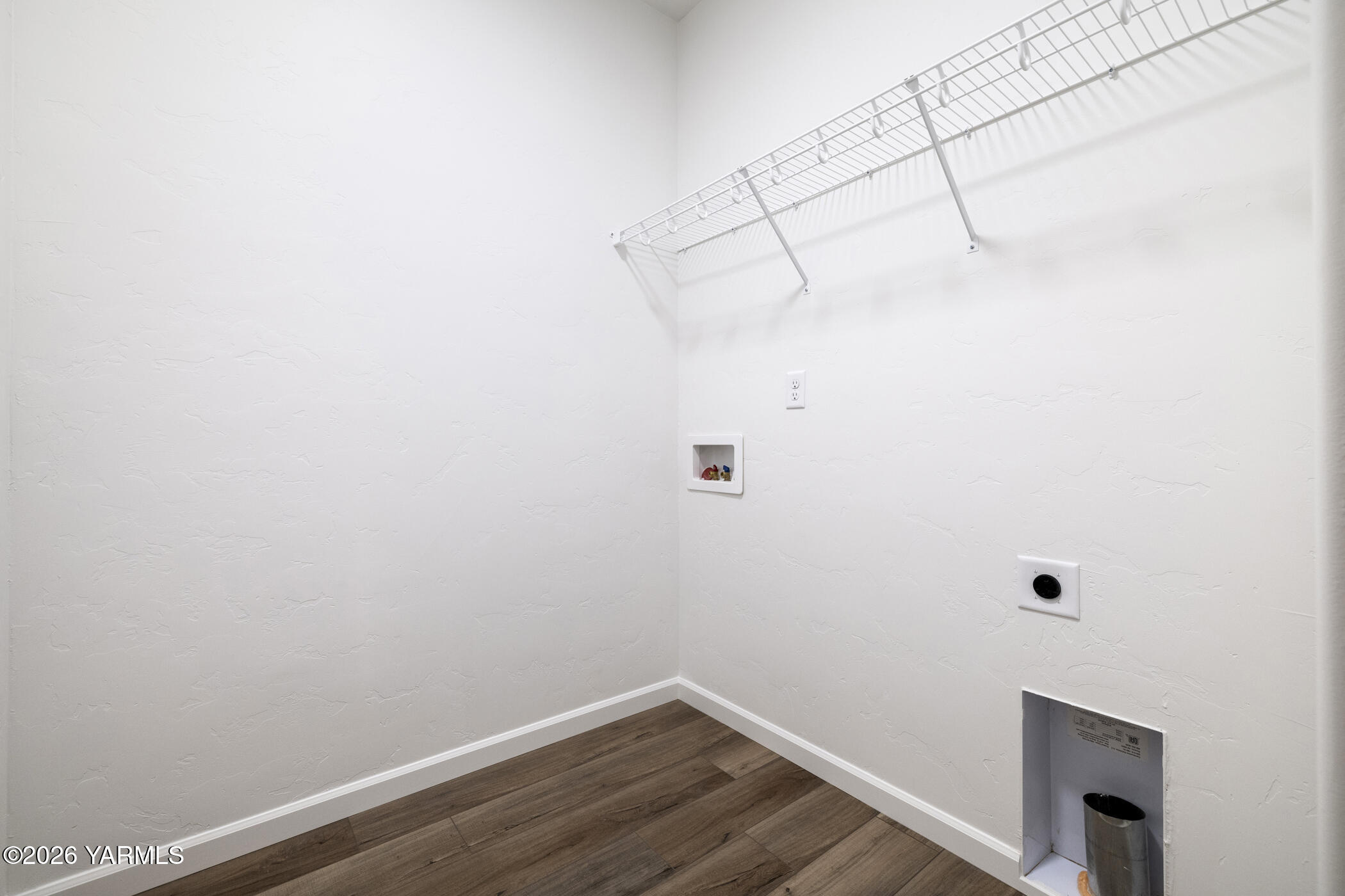 313 Amberly Avenue Grandview, WA 98930 - Photo 11 of 18 a view of a small space with wooden floor and a window