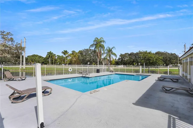 $1,850 | 417 Vista Isles Drive, Unit 2315, Sunrise, FL 33325
