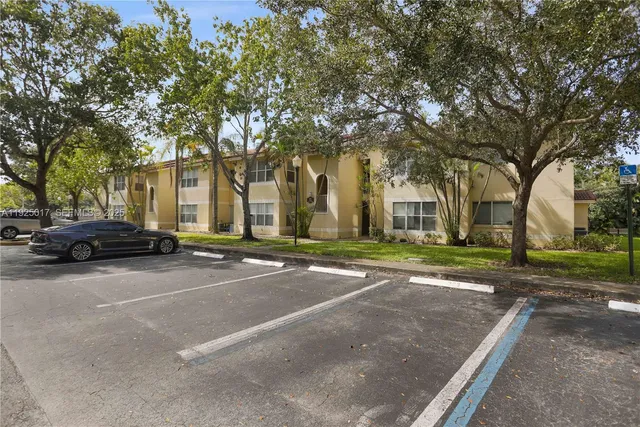 $1,850 | 417 Vista Isles Drive, Unit 2315, Sunrise, FL 33325