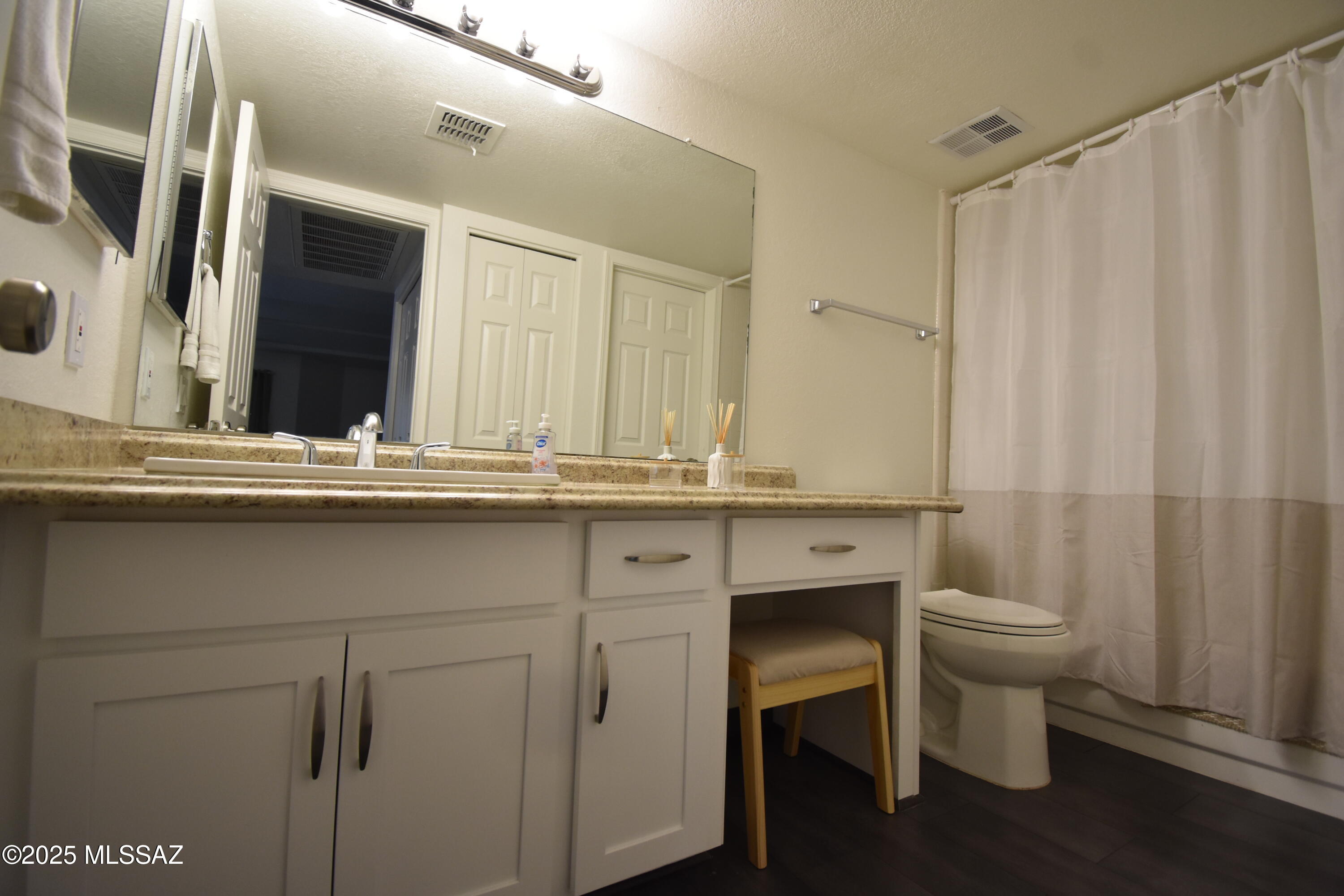 1200 East River Road, Unit J122 Tucson, AZ 85718 - Photo 12 of 14