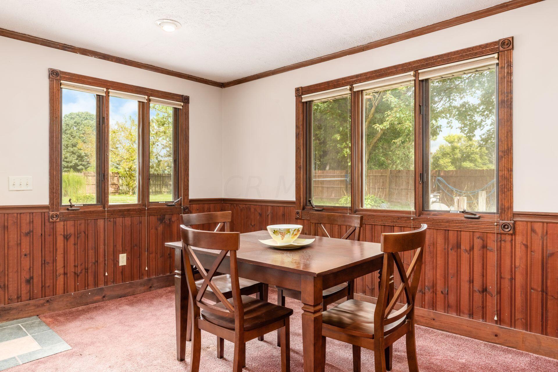264 Morral-Kirkpatrick Road Marion, OH 43302 - Photo 14 of 37 Extra large great room can host a crowd! Cozy up to the fireplace plus room for additional seating and dining!