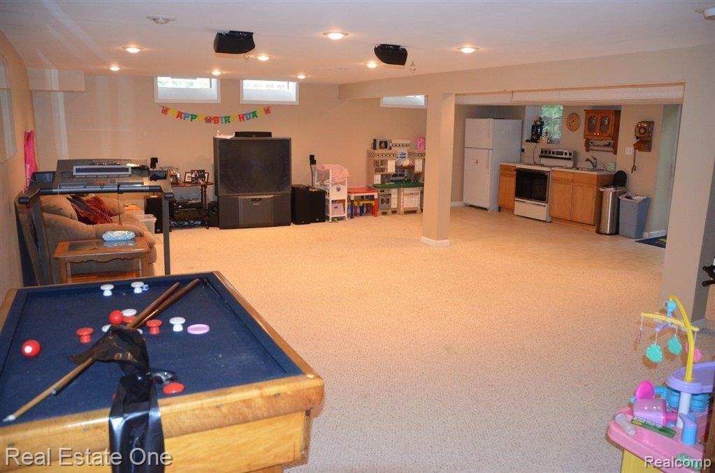 457 Pinehurst Drive Rochester, MI 48309 - Photo 20 of 23 Finished basement
