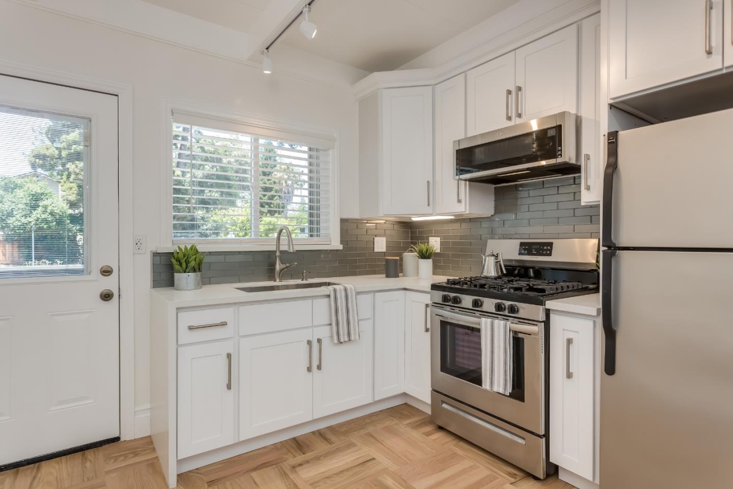 3901 Middlefield Road, Unit H Palo Alto, CA 94303 - Photo 10 of 22 Gallery Image 10