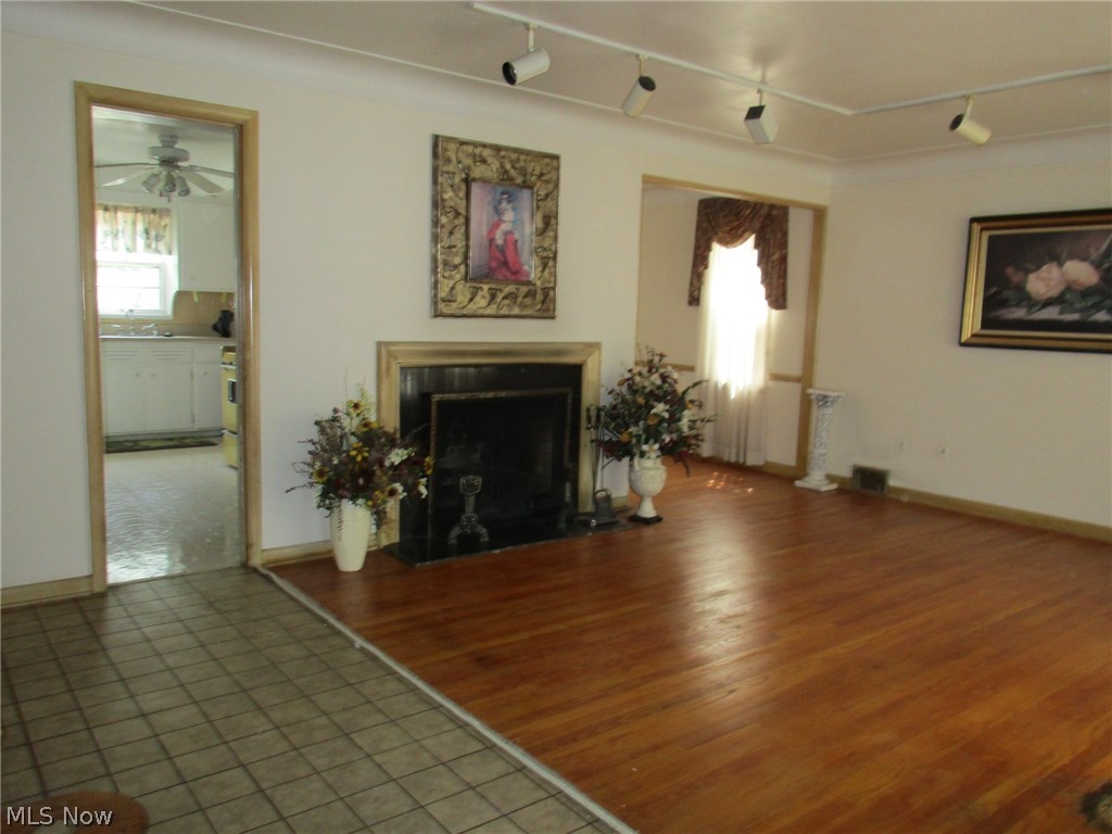4536 Greenwold Road Cleveland, OH 44121 - Photo 2 of 23