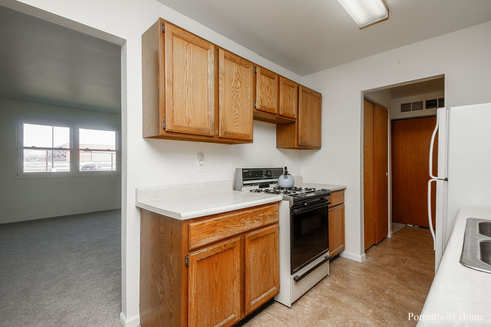 220 North Pinecrest Road Bolingbrook, IL 60440 - Photo 5 of 15