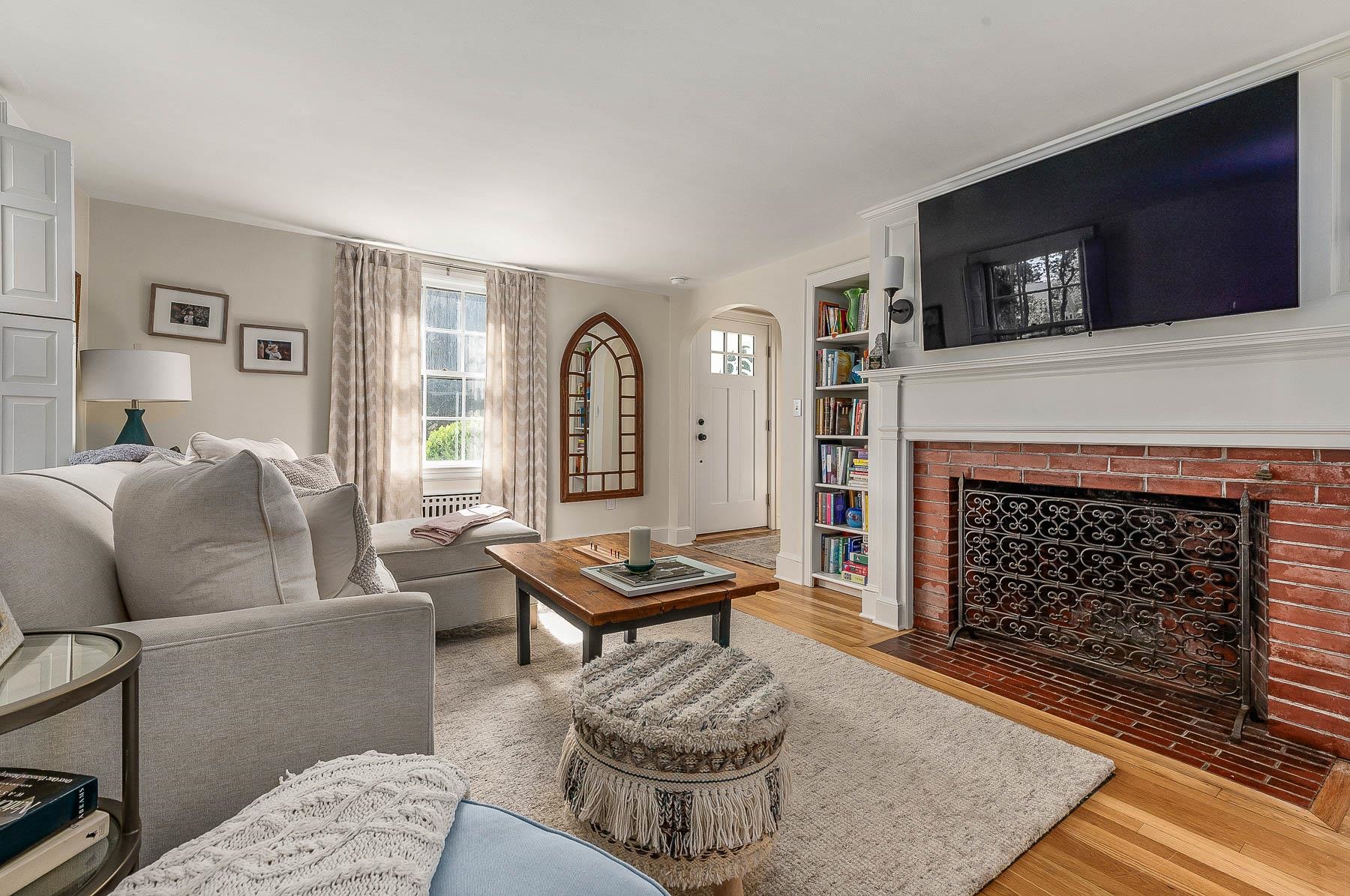 51 Pinehurst Road Portsmouth, NH 03801 - Photo 3 of 46