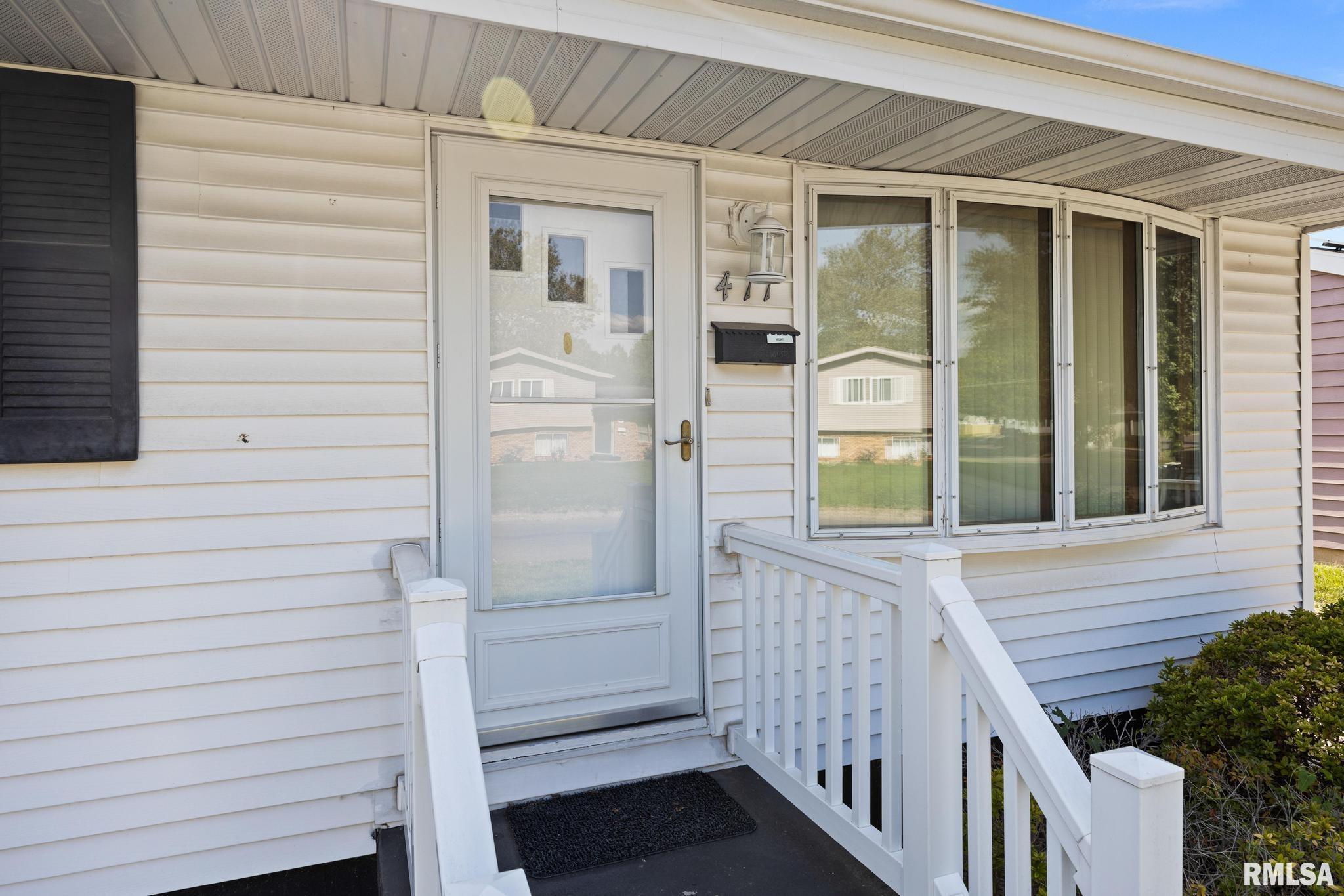 411 Manor Street Pekin, IL 61554 - Photo 4 of 29