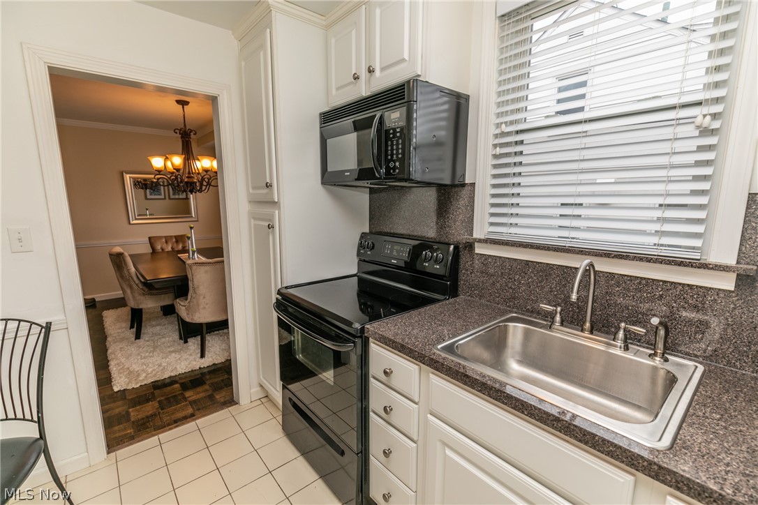 1186 Avondale Road Cleveland, OH 44121 - Photo 12 of 33
