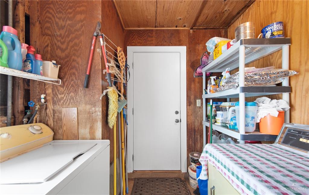 1012 West 3rd Street Weslaco, TX 78596 - Photo 21 of 27 a utility room with dryer and washer