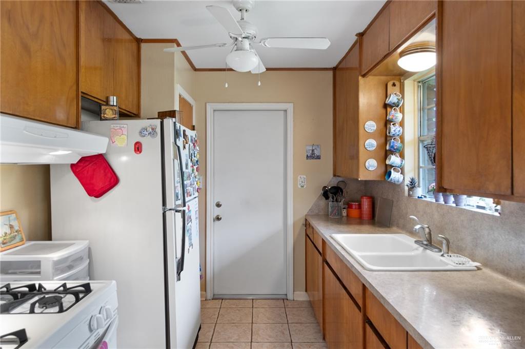 1012 West 3rd Street Weslaco, TX 78596 - Photo 9 of 27 a bathroom with a sink vanity and a mirror