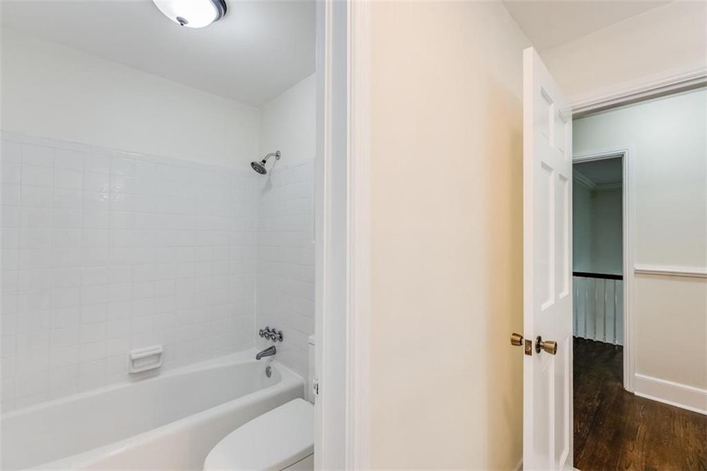 5550 Koweta Road South Fulton, GA 30349 - Photo 34 of 58 a bathroom with a bathtub