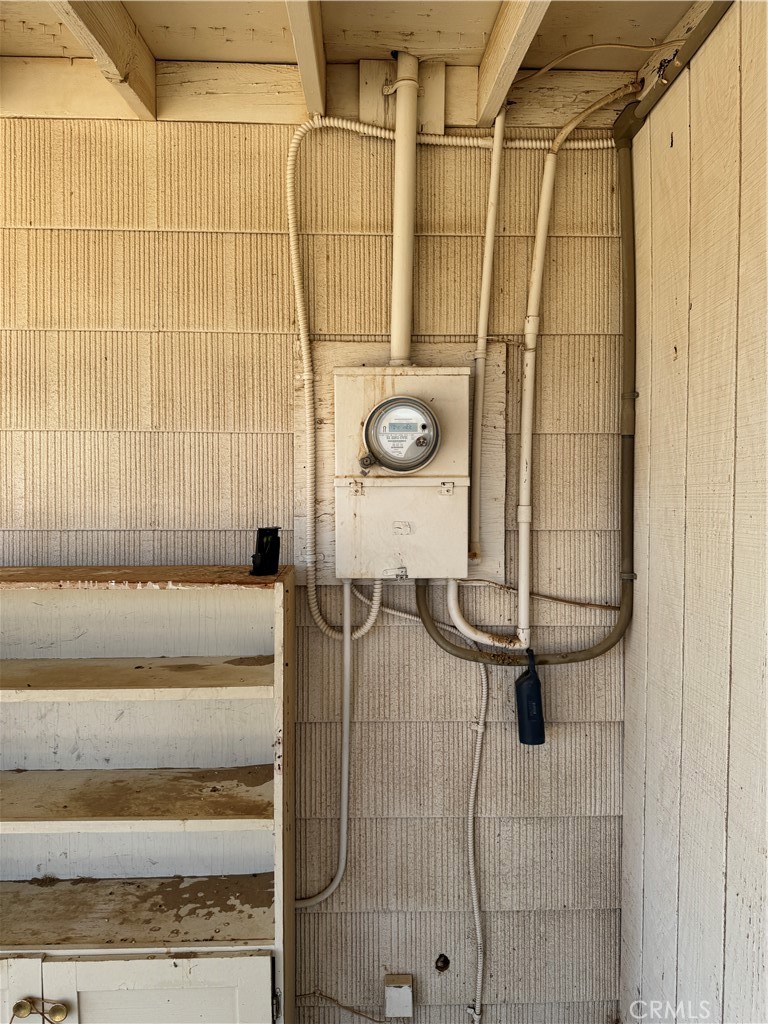 3110 Wilson Road Twentynine Palms, CA 92277 - Photo 6 of 34 a bathroom with a shower