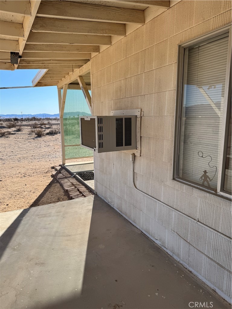 3110 Wilson Road Twentynine Palms, CA 92277 - Photo 7 of 34 a view of a balcony with a sink and stove