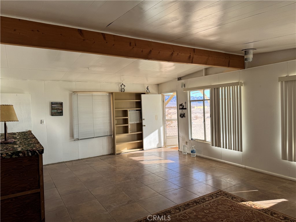 3110 Wilson Road Twentynine Palms, CA 92277 - Photo 10 of 34 a view of a livingroom with wooden floor