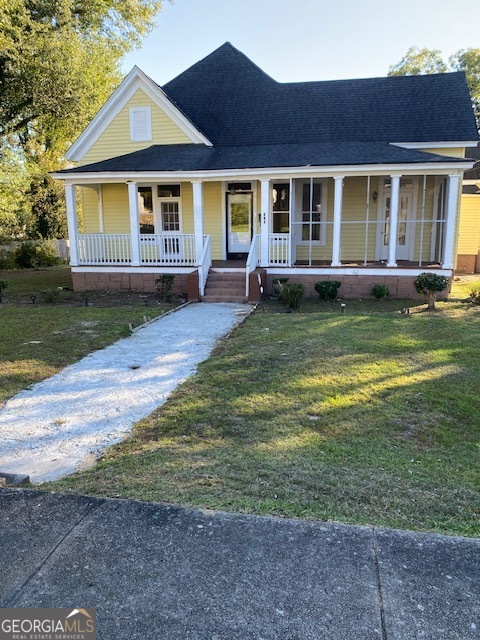 252 Edwards Street Elberton, GA 30635 - Photo 2 of 43 a view of outdoor space yard and front view of a house