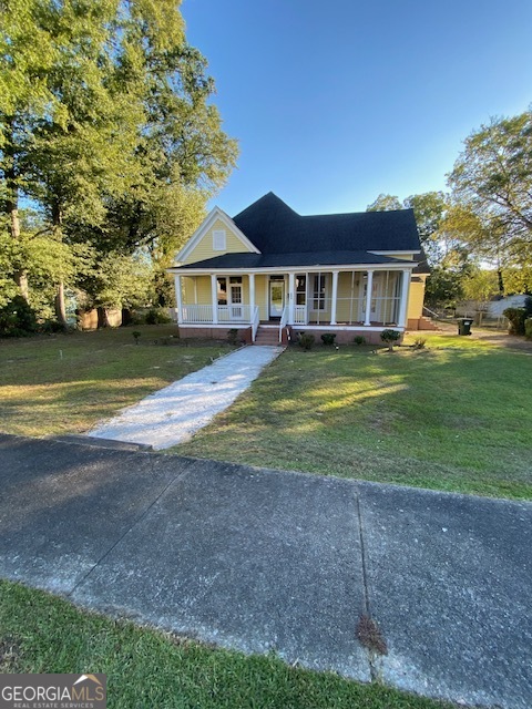 252 Edwards Street Elberton, GA 30635 - Photo 4 of 43 a view of a big house with a big yard and large trees
