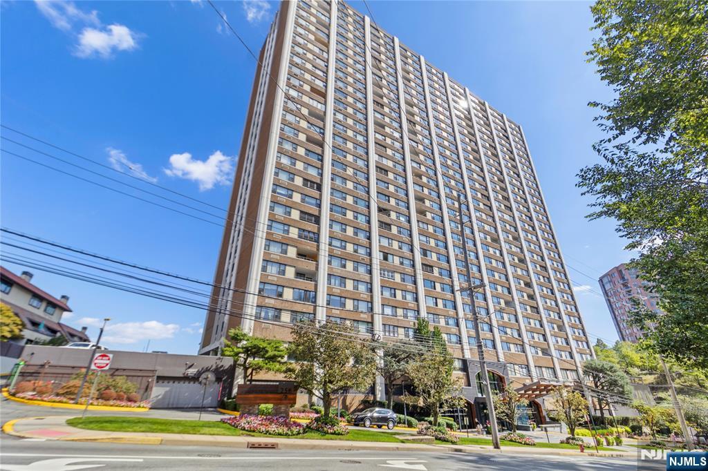250 Gorge Road, Unit 18K Cliffside Park, NJ 07010 - Photo 19 of 30 a front view of a building