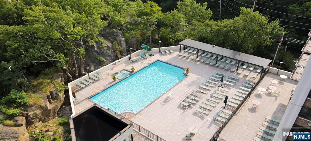 250 Gorge Road, Unit 18K Cliffside Park, NJ 07010 - Photo 26 of 30 a view of a back yard