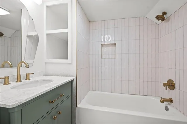 $1,215,000 | 426 West 57th Street, Kansas City, MO 64113