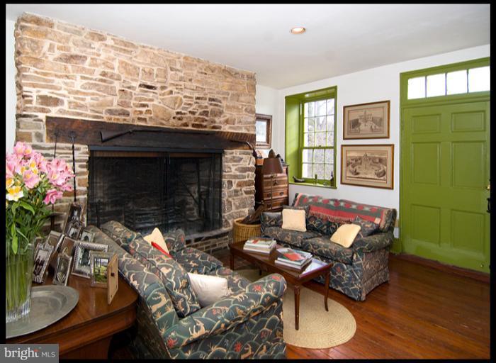 2000 Cromwell Bridge Road Parkville, MD 21234 - Photo 5 of 17 Family Room