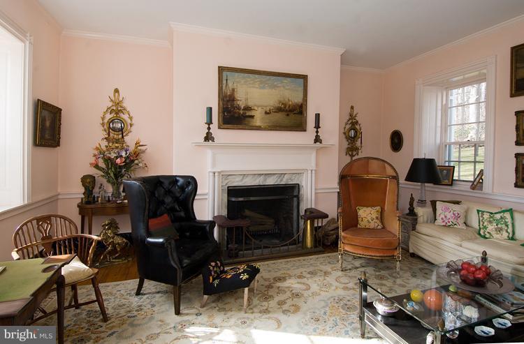 2000 Cromwell Bridge Road Parkville, MD 21234 - Photo 6 of 17 Living Room