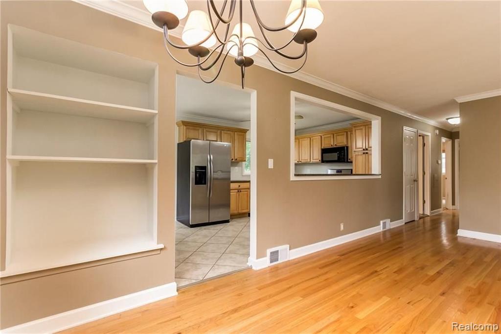 1218 Maple Drive Rochester, MI 48307 - Photo 3 of 18