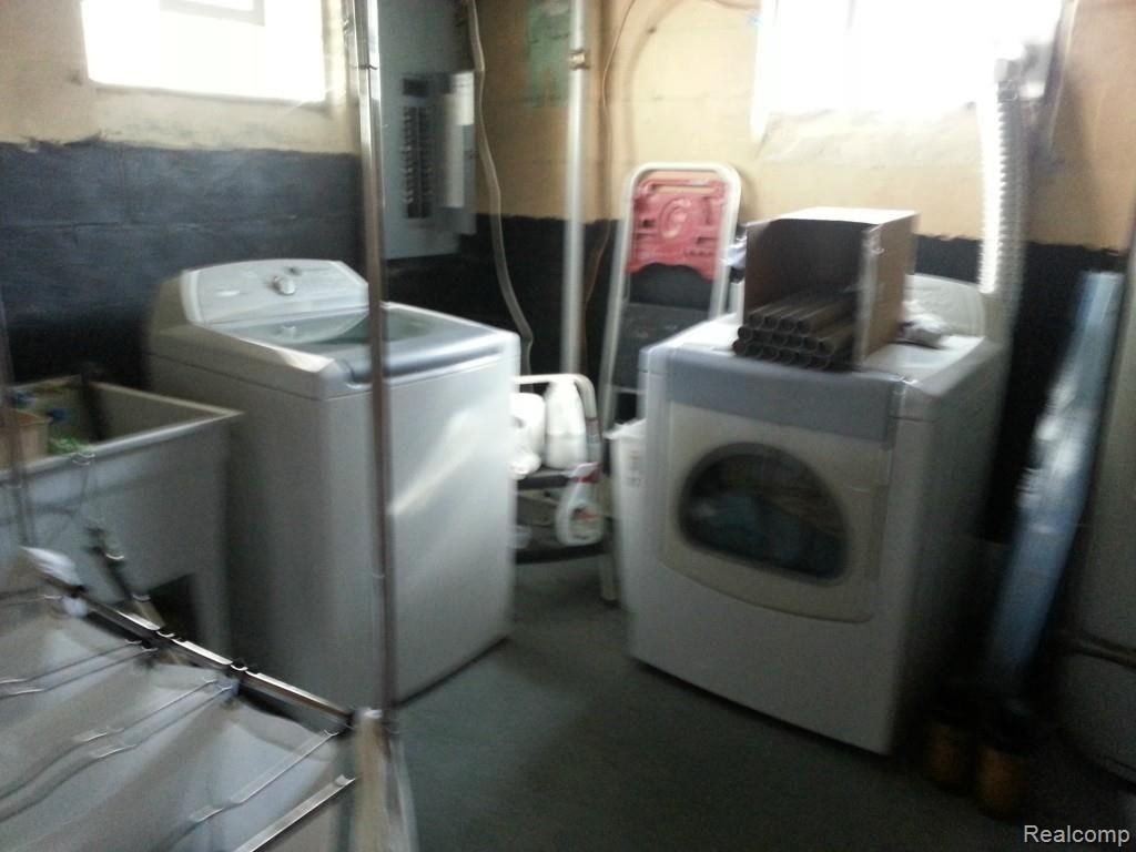 19409 Inkster Road Romulus, MI 48174 - Photo 21 of 27 LAUNDRY ROOM.jpg