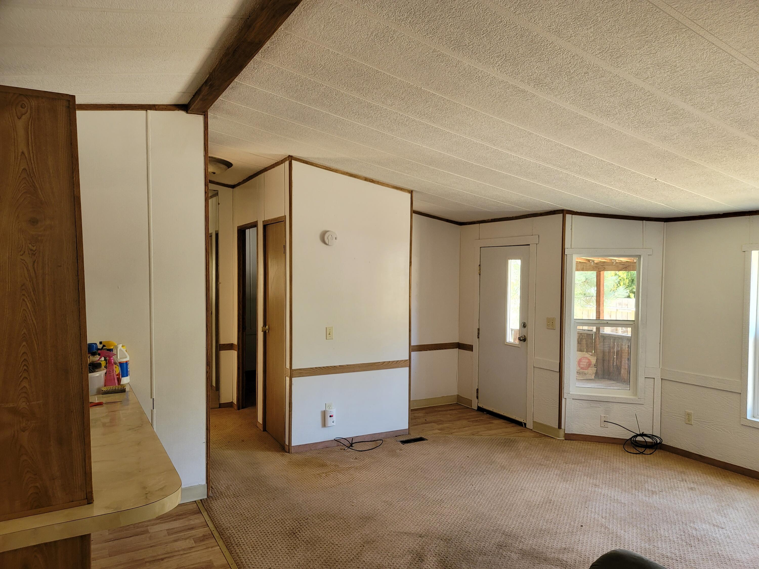 60390 Zuni Road Bend, OR 97702 - Photo 5 of 19 Living Room 3
