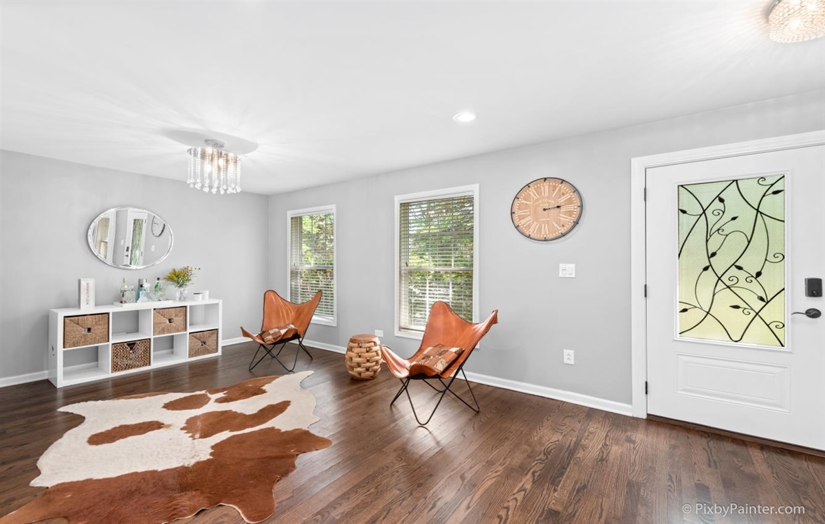 160 Gromer Road Elgin, IL 60120 - Photo 3 of 44