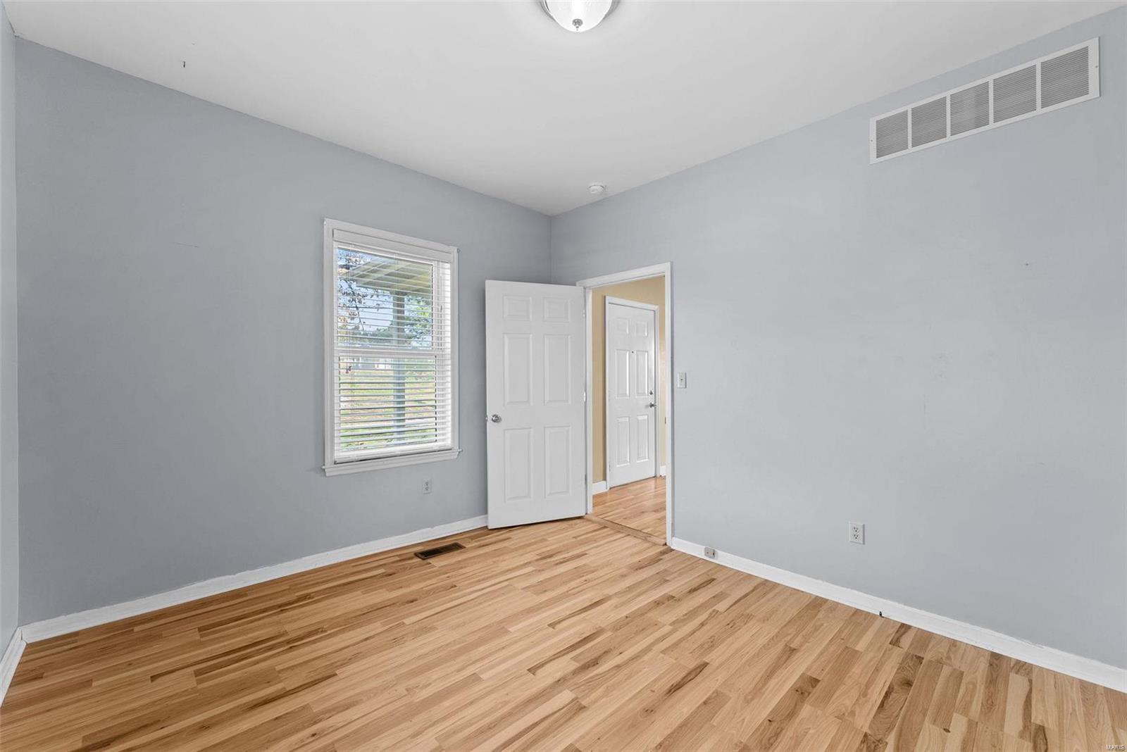 2438 Creve Coeur Mill Road Maryland Heights, MO 63043 - Photo 11 of 32