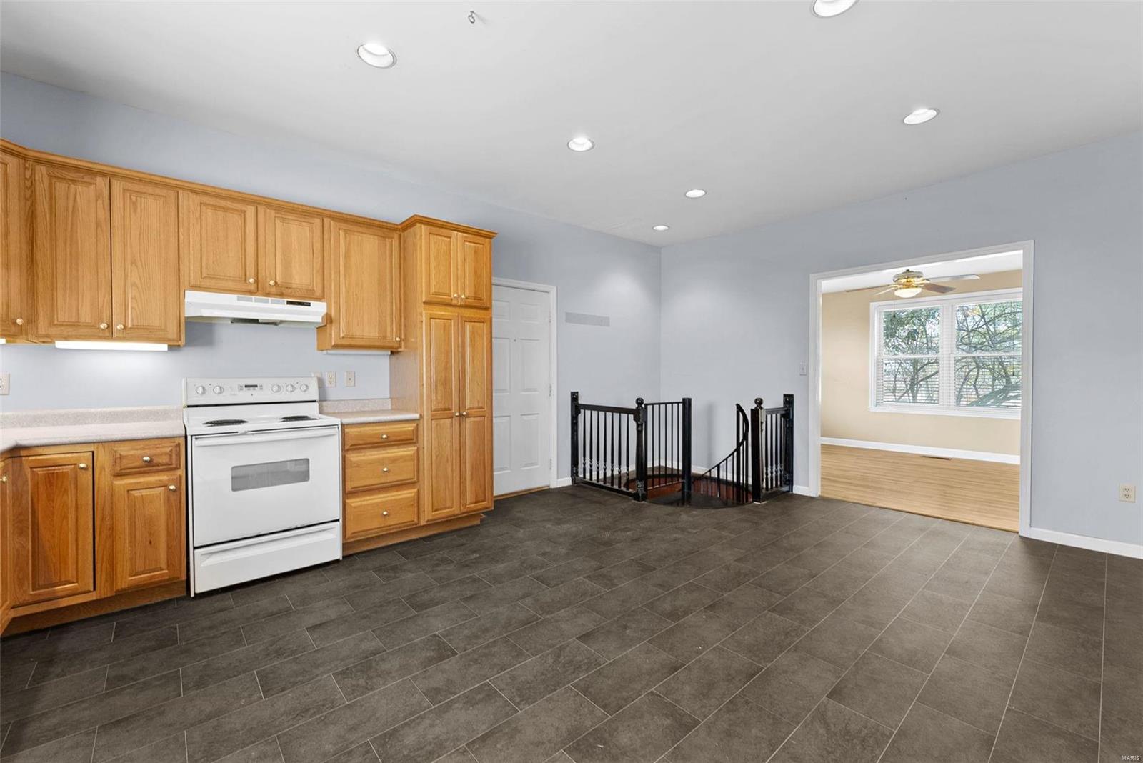 2438 Creve Coeur Mill Road Maryland Heights, MO 63043 - Photo 12 of 32