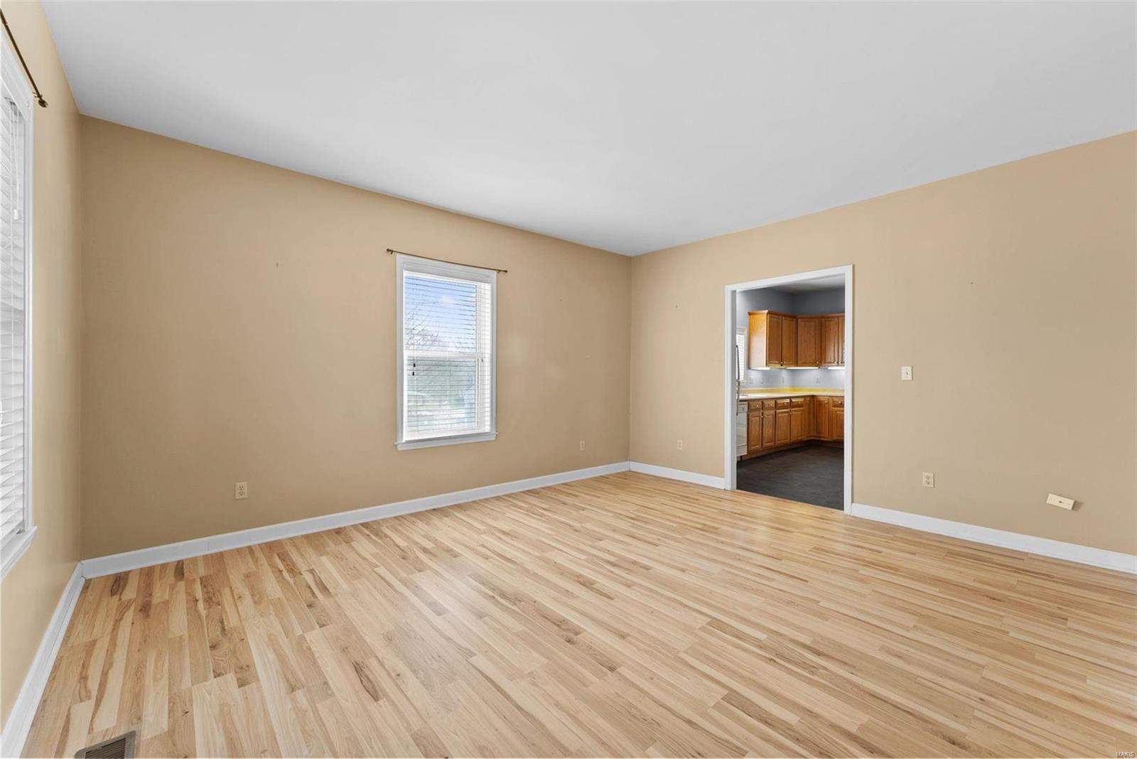 2438 Creve Coeur Mill Road Maryland Heights, MO 63043 - Photo 5 of 32