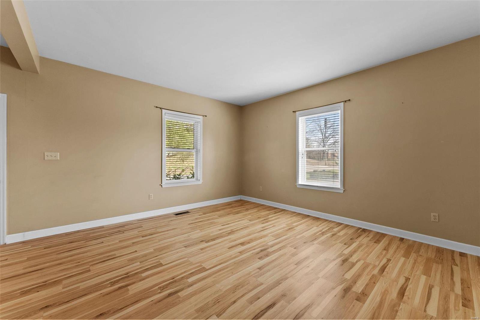 2438 Creve Coeur Mill Road Maryland Heights, MO 63043 - Photo 8 of 32