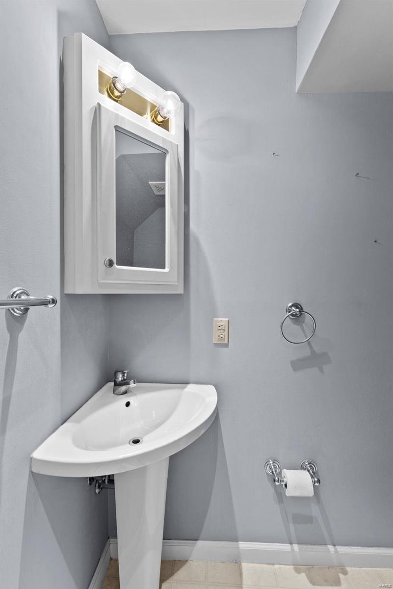 2438 Creve Coeur Mill Road Maryland Heights, MO 63043 - Photo 9 of 32