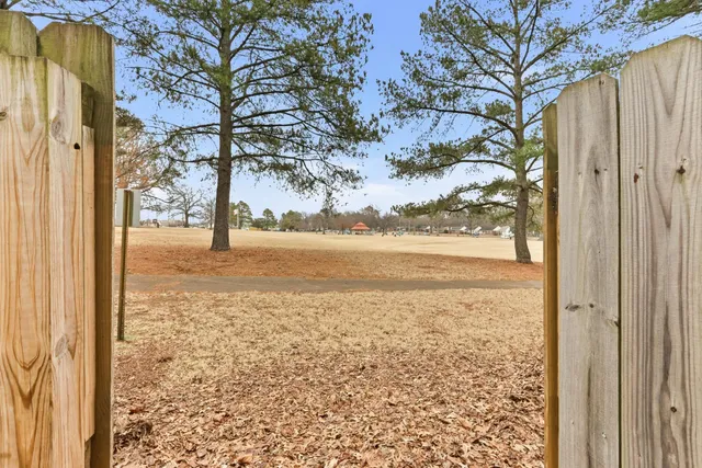 $215,000 | 932 Ivy Road, Memphis, TN 38117