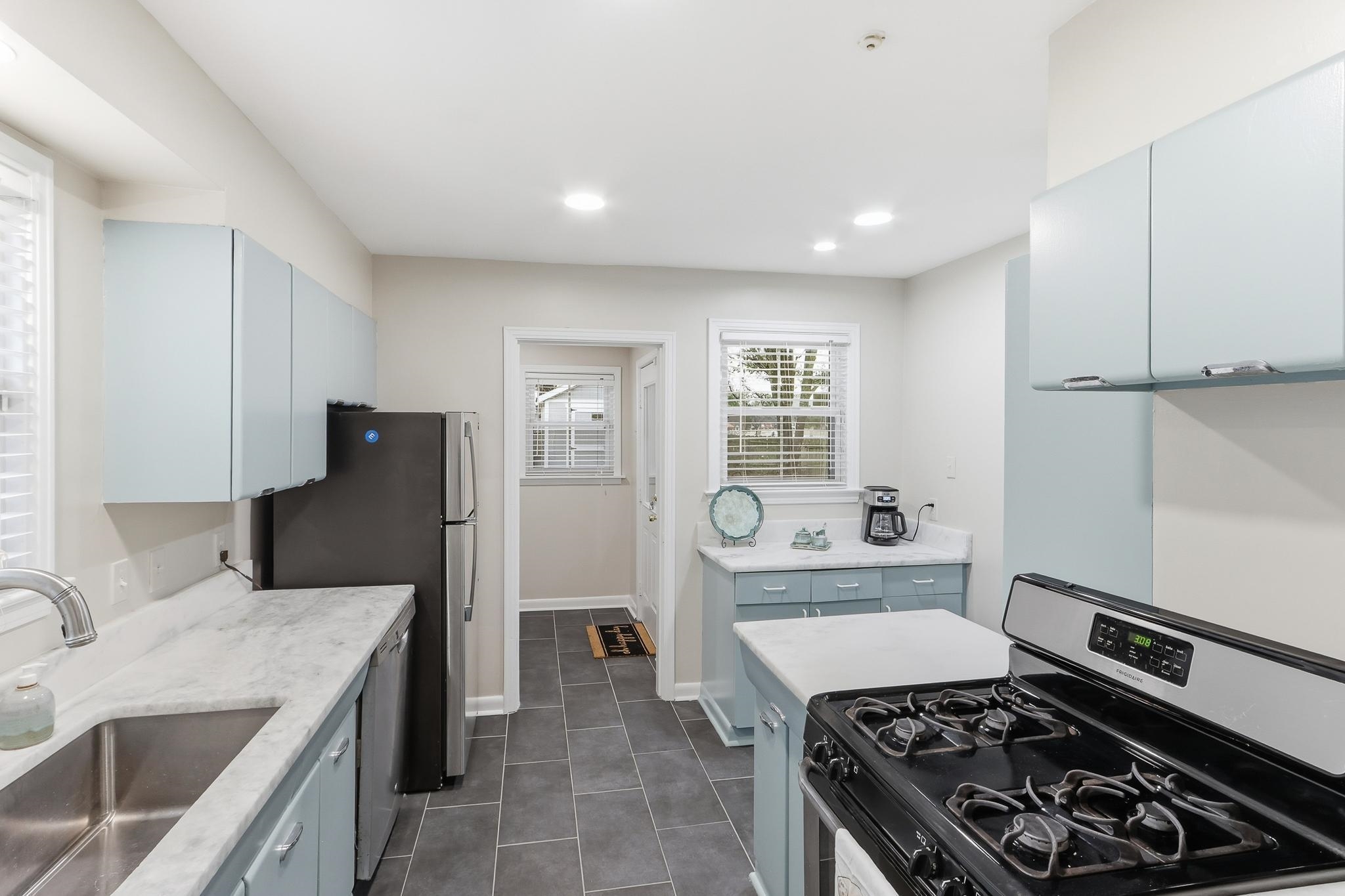 932 Ivy Road Memphis, TN 38117 - Photo 9 of 25