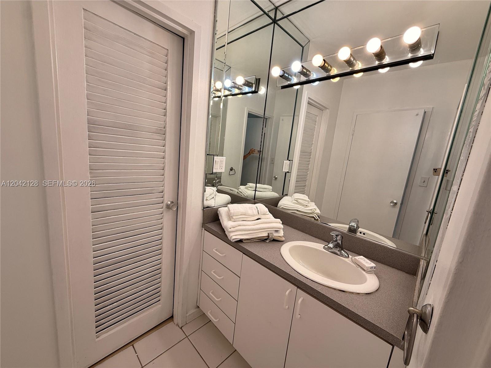 100 Lincoln Road, Unit 1025 Miami Beach, FL 33139 - Photo 15 of 27