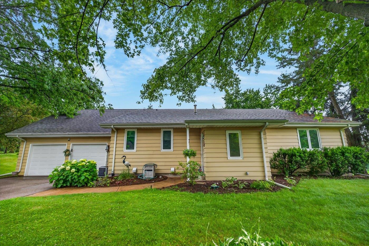 541 Union Brooklyn, WI 53521 - Photo 6 of 90 Gallery Image 6