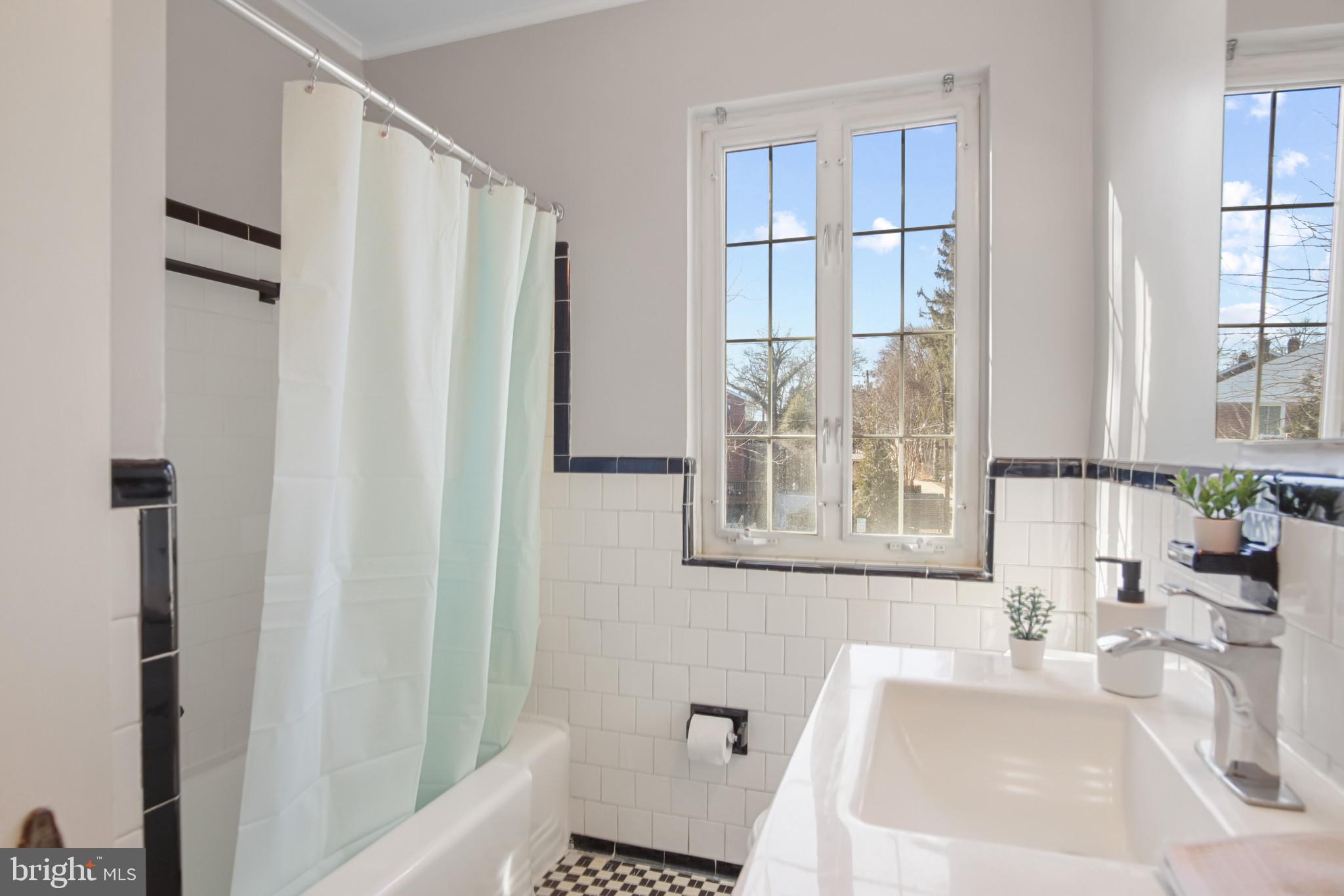 69 Aigburth Avenue Towson, MD 21286 - Photo 15 of 33 a bathroom with a bathtub and a sink
