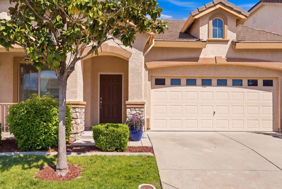 2036 Vignolia Loop Roseville, CA 95747 - Photo 2 of 27 a front view of a house