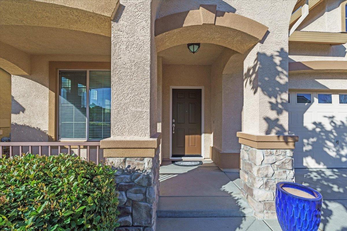 2036 Vignolia Loop Roseville, CA 95747 - Photo 4 of 33