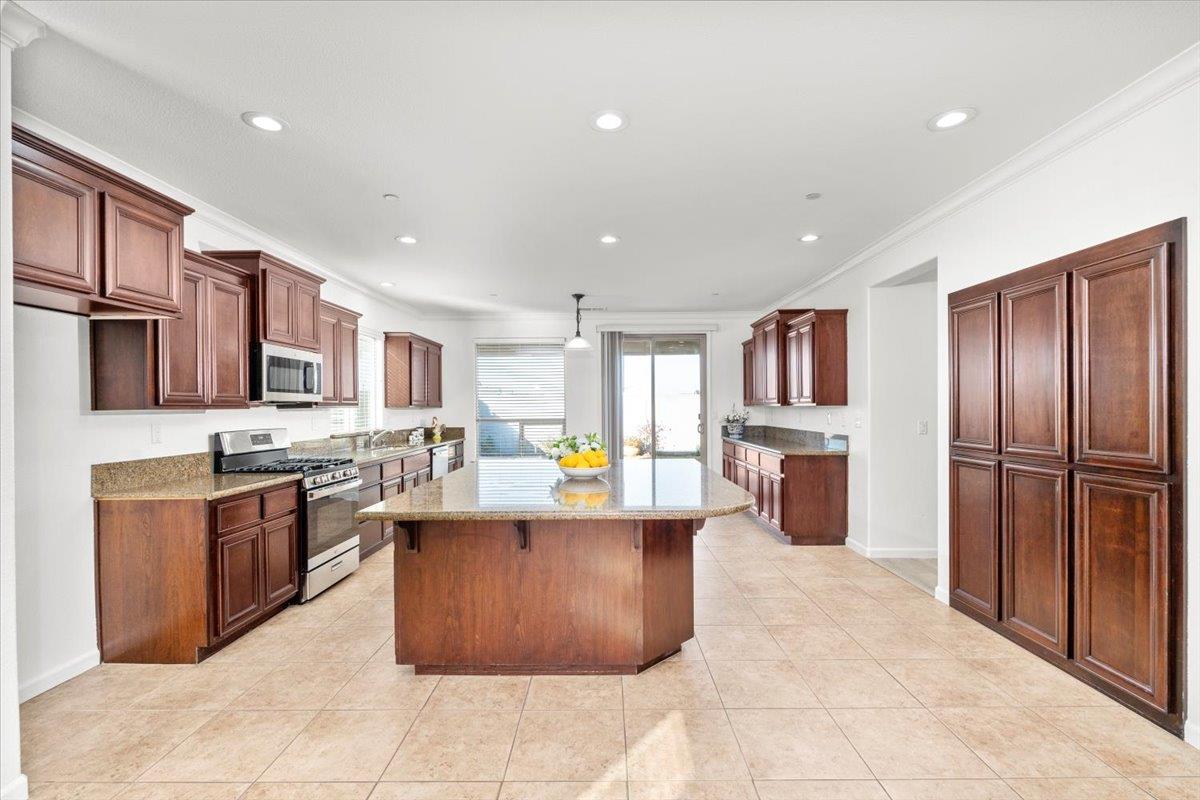 2036 Vignolia Loop Roseville, CA 95747 - Photo 7 of 33